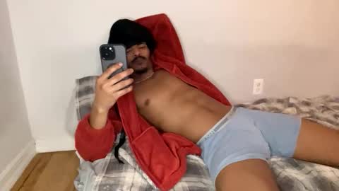 Snapshot of trillahung chatting on 11.11.25 WapBopper online show from 11.11.25