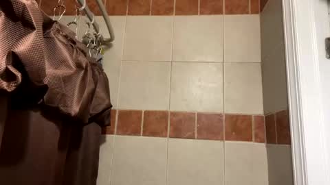 Snapshot of trillahung chatting on 11.19.25 WapBopper online show from 11.19.25