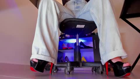 Triny online show from 12.21.25