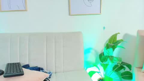 Snapshot of trissha_xk1 chatting on 01.11.25 Trissha online show from 01.11.25