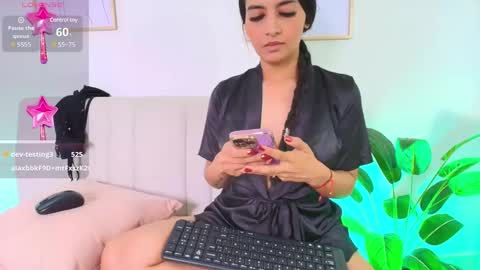 Snapshot of trissha_xk1 chatting on 01.20.25 Trissha online show from 01.20.25