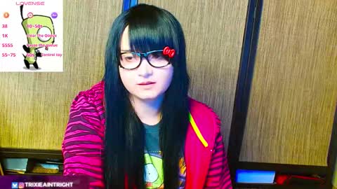 trixiedoescamcam online show from 10.21.25