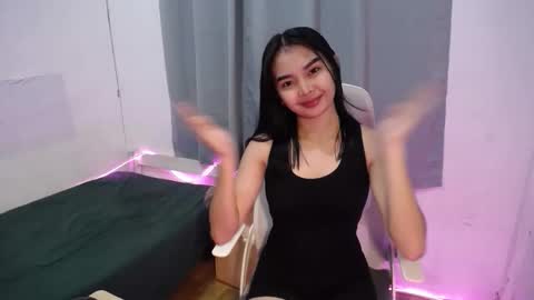 Snapshot of tropicalmuse chatting on 12.16.25 Ash online show from 12.16.25