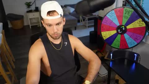 Snapshot of troy_greenxo chatting on 11.04.25 Troy Green online show from 11.04.25