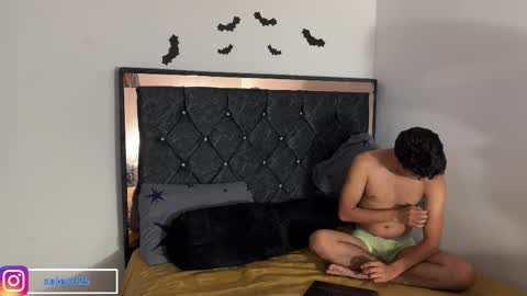 Snapshot of troye_lex chatting on 11.23.25 troye_lex online show from 11.23.25