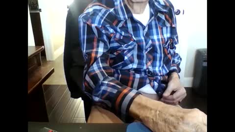 Snapshot of trucker11 chatting on 12.27.24 chuck trucker- skp online show from 12.27.24