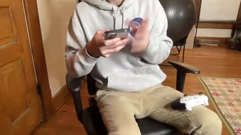 Snapshot of trystoph chatting on 12.15.24 Treistoph online show from 12.15.24