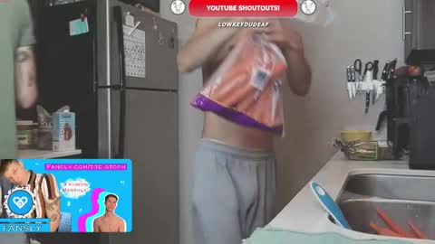 Snapshot of trystoph chatting on 10.14.25 Treistoph online show from 10.14.25