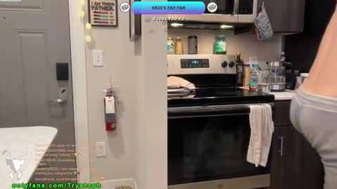 Snapshot of trystoph chatting on 11.06.25 Treistoph online show from 11.06.25