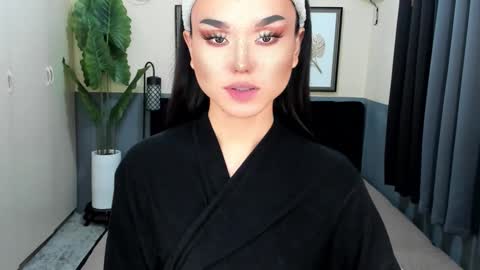 Saskia online show from 11.20.25