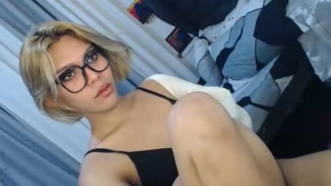 Snapshot of ts_tatiana chatting on 10.05.25 billie online show from 10.05.25