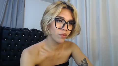 Snapshot of ts_tatiana chatting on 10.16.25 billie online show from 10.16.25