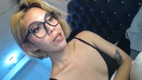 Snapshot of ts_tatiana chatting on 11.04.25 billie online show from 11.04.25