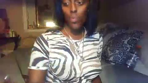 Amber White online show from 11.19.25