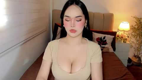 Snapshot of tspearlofasia chatting on 09.17.25 Graciella online show from 09.17.25