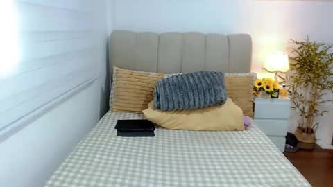 Snapshot of tspearlofasia chatting on 10.20.25 Graciella online show from 10.20.25