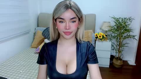 Snapshot of tspearlofasia chatting on 10.24.25 Graciella online show from 10.24.25