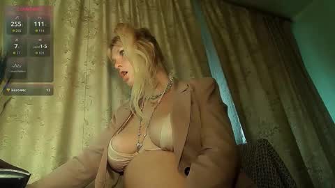 Snapshot of tspostophere chatting on 11.07.25 Annika online show from 11.07.25