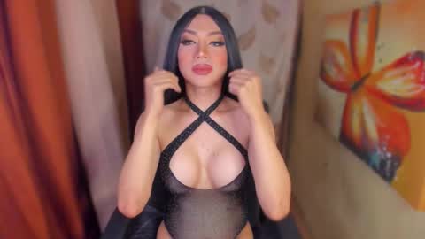 Queen Selena online show from 11.25.25