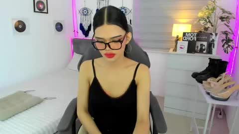 Snapshot of tstoni_talks chatting on 11.18.25 tstoni_talks online show from 11.18.25