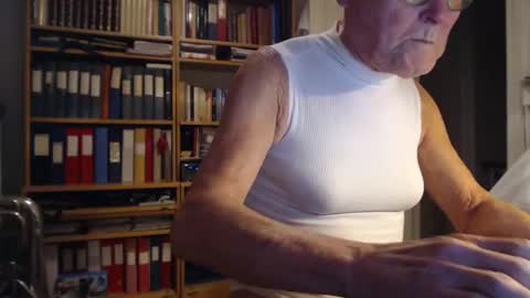 Snapshot of tubaist chatting on 12.27.24 FINN but call me NANNA online show from 12.27.24