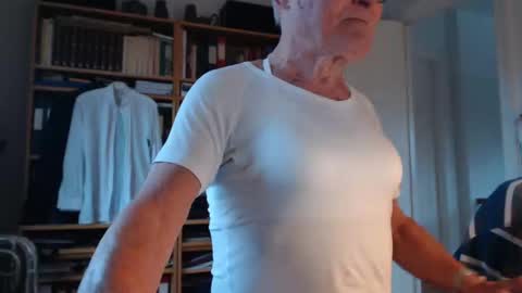 Snapshot of tubaist chatting on 01.14.25 FINN but call me NANNA online show from 01.14.25