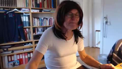 Snapshot of tubaist chatting on 03.01.25 FINN but call me NANNA online show from 03.01.25