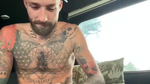 Tuhands online show from 09.16.25