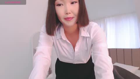 Snapshot of tumilio chatting on 12.21.24 TumiLio online show from 12.21.24