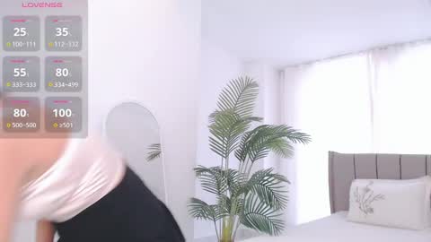 Snapshot of tumilio chatting on 02.10.25 TumiLio online show from 02.10.25