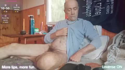 Snapshot of tupapifacu chatting on 10.31.25 Papi Facu online show from 10.31.25