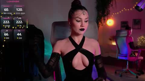 Snapshot of tv_miss chatting on 11.01.25 Miss Veth online show from 11.01.25