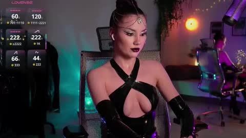 Miss Veth online show from 12.20.25