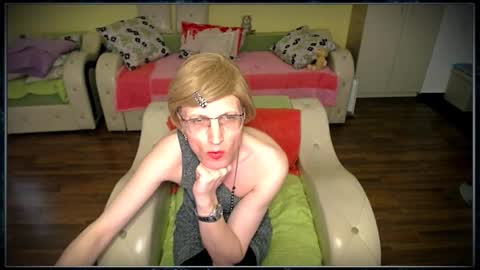 Snapshot of tvclementine chatting on 02.10.25 Clementine online show from 02.10.25