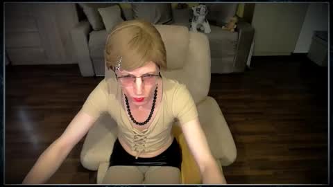 Snapshot of tvclementine chatting on 09.16.25 Clementine online show from 09.16.25