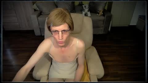 Snapshot of tvclementine chatting on 10.01.25 Clementine online show from 10.01.25