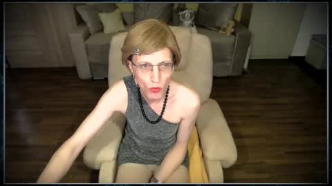 Snapshot of tvclementine chatting on 10.04.25 Clementine online show from 10.04.25