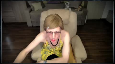 Snapshot of tvclementine chatting on 10.13.25 Clementine online show from 10.13.25