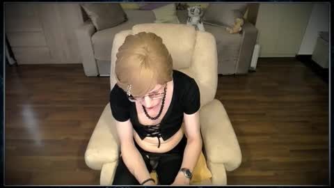 Snapshot of tvclementine chatting on 10.17.25 Clementine online show from 10.17.25