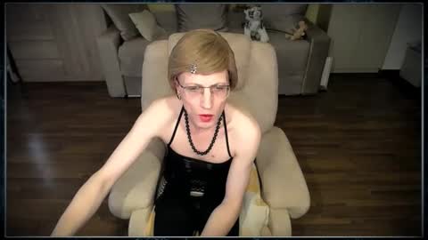 Snapshot of tvclementine chatting on 11.01.25 Clementine online show from 11.01.25