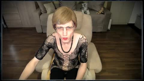 Snapshot of tvclementine chatting on 11.03.25 Clementine online show from 11.03.25