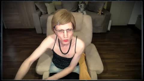 Snapshot of tvclementine chatting on 11.30.25 Clementine online show from 11.30.25