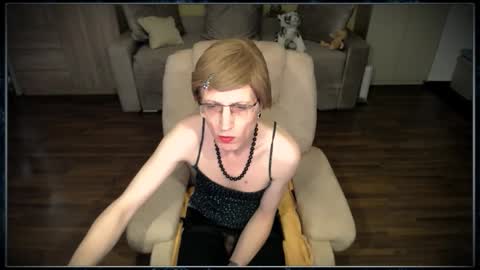 Snapshot of tvclementine chatting on 12.02.25 Clementine online show from 12.02.25