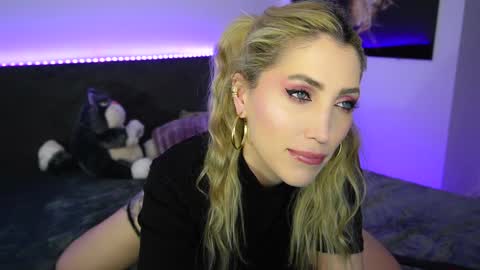 Snapshot of tweety_twist chatting on 12.22.24 MayCarrey online show from 12.22.24