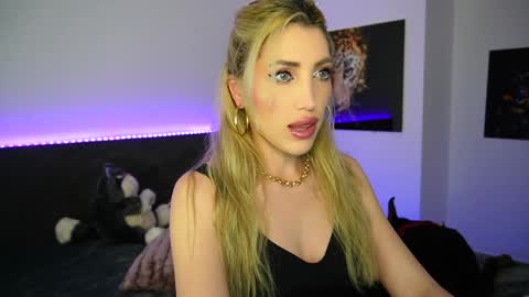 Snapshot of tweety_twist chatting on 01.01.25 MayCarrey online show from 01.01.25