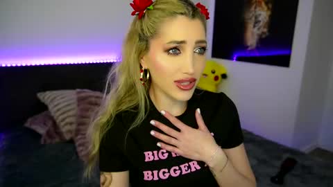 Snapshot of tweety_twist chatting on 02.11.25 MayCarrey online show from 02.11.25