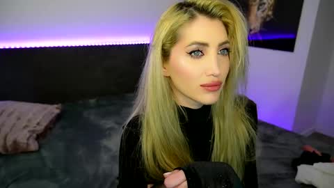 Snapshot of tweety_twist chatting on 02.25.25 MayCarrey online show from 02.25.25