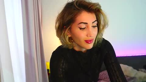 Snapshot of tweety_twist chatting on 10.06.25 MayCarrey online show from 10.06.25