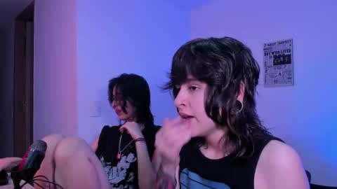 Snapshot of twilightmuses chatting on 12.20.25 Eve Lili online show from 12.20.25