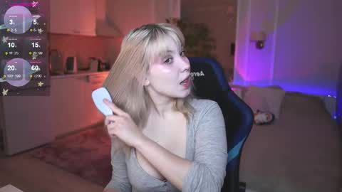 Snapshot of twinkle_toes_ chatting on 11.06.25 Eva online show from 11.06.25